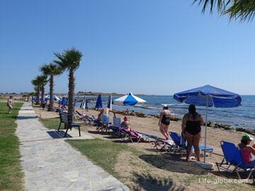 Пляж возле отеля Кефалос Бич,  Пафос (Kefalos Beach Tourist Village)