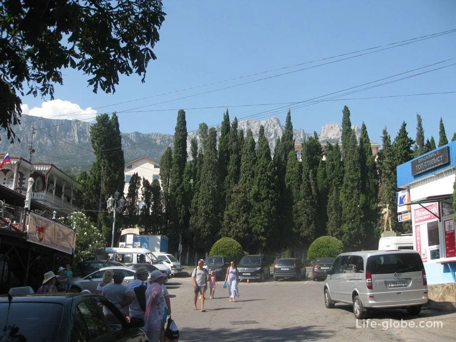 Вид на гору Ай-Петри и окрестности, Алупка