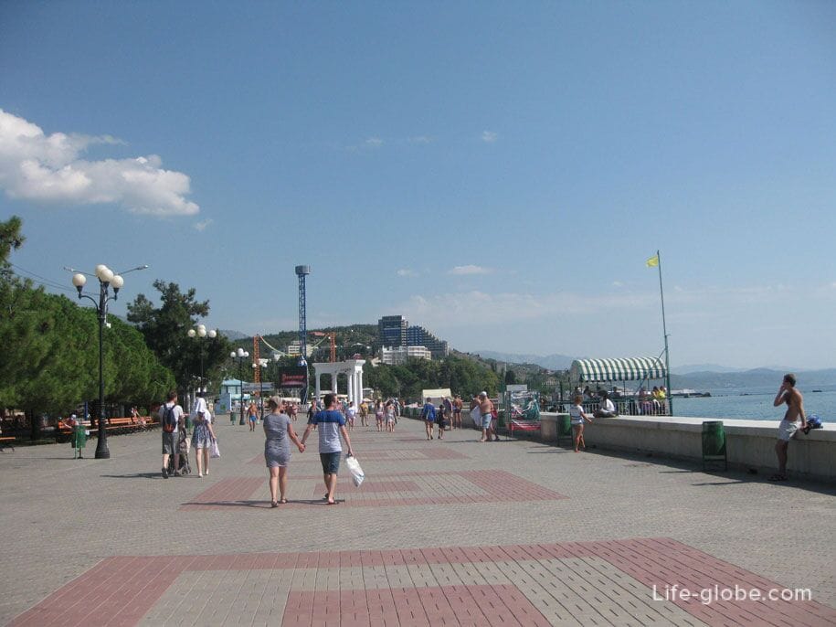 Пляжи Крыма - набережная Алушты
