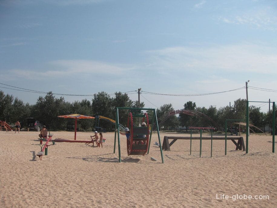 Детская площадка на пляже Оазис, Ачуево