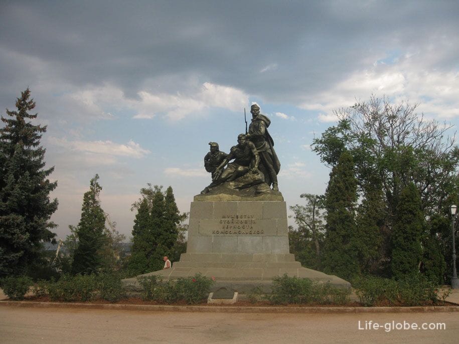Памятник мужеству, стойкости, верности комсомольской, Севастополь