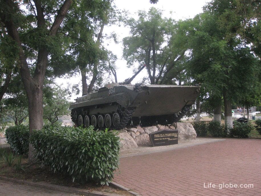 Памятник Боевой подруге за выносливость и стремительность, Севастополь