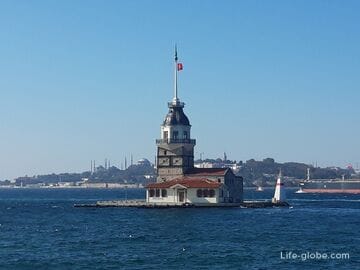 Leanderturm in Istanbul (Kız Kulesi), auf einer Insel in den Gewässern des Bosporus