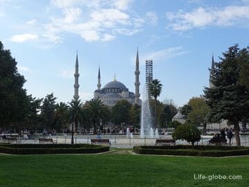 Голубая мечеть в Стамбуле (мечеть Султанахмет, Sultanahmet Camii) - первая по значимости мечеть города