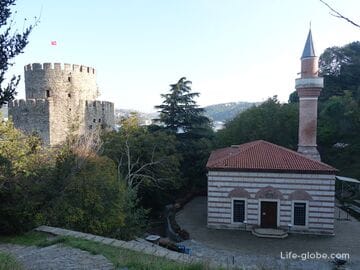 Rumelihisari in Istanbul (Rumeli Hisarı) - a medieval fortress with views of the Bosphorus
