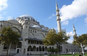 Süleymaniye in Istanbul (Süleymaniye Camii) - eine moschee mit einer sussichtsplattform, einem Innenhof und mausoleen