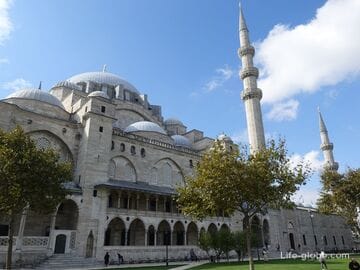 Suleymaniye in Istanbul (Süleymaniye Camii) - mosque with an observation deck, courtyard and mausoleums