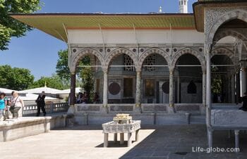 Topkapi in Istanbul (Topkapı Sarayı): palast, harem, kirche St. Irene
