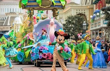 Disneyland Paris - theme parks: Disneyland Park and Walt Disney Studios Park