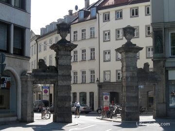 Ворота Макстор и фонтан «Грот» в Мюнхене (Maxtor, Grottenbrunnen)