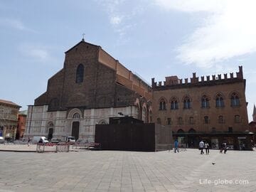Maggiore Square in Bologna (Piazza Maggiore) - central square of the city