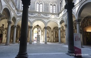 Палаццо Медичи Риккарди, Флоренция (Palazzo Medici Riccardi) - музей с залами, часовней, садом и двором