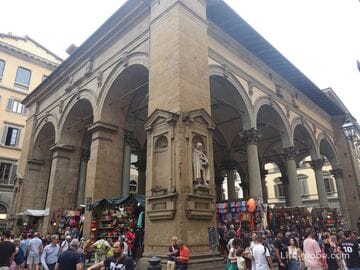 Порчеллино, Флоренция: фонтан кабана и лоджия-рынок с камнем позора (Fontana del Porcellino, Loggia-Mercato del Porcellino)