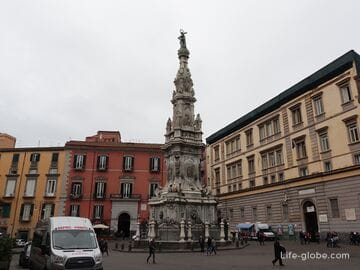 Piazza Gesu Nuovo, Naples: Church of Gesu Nuovo, Santa Chiara Monastery, obelisk (Piazza del Gesu Nuovo)