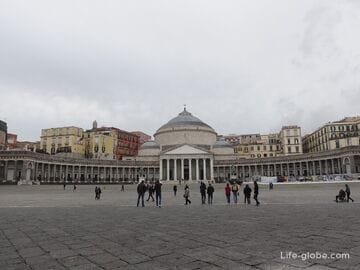 Площадь Плебишито, Неаполь (Piazza del Plebiscito) - главная площадь Неаполя