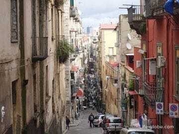 Spaccanapoli street, Naples - which is not on the maps