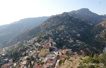To mount Tauro: the Church in the rock, the ruins of the castle and Taormina from the height of bird flight