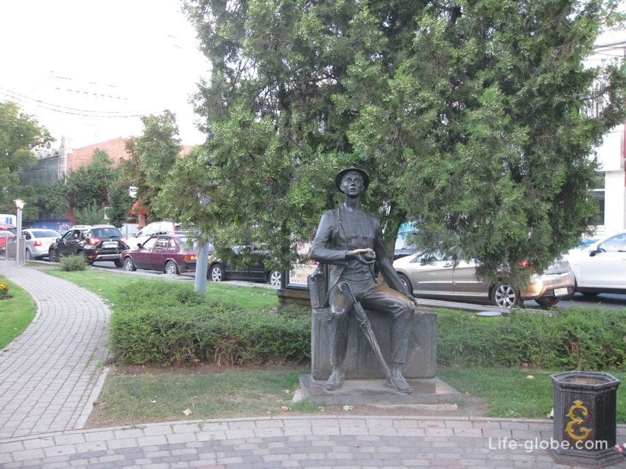 Скульптура Гость, Краснодар