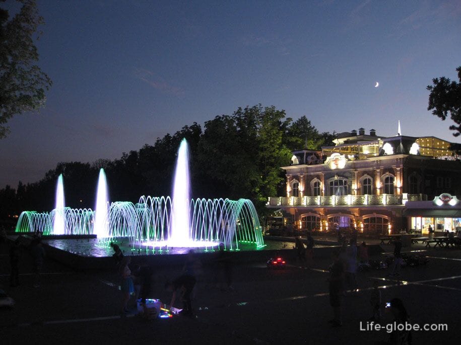 Площадь с фонтаном у Авроры, Краснодар