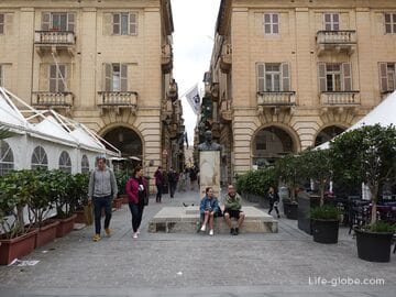 St. John's Square, Valletta