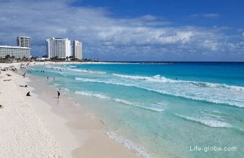 The beaches of Gaviota Azul and the Forum in Cancun (Playa Gaviota Azul, Playa Forum)