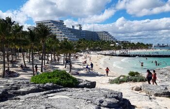 Cancun hotels. How to choose a hotel - with beaches and in the city (5 stars or less)