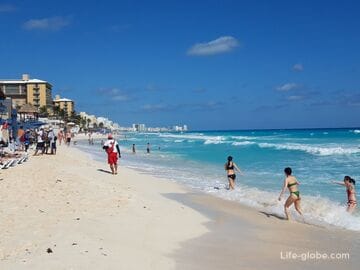 Cancun's beaches and sea - Hotelier's area. Cancun beach hotels