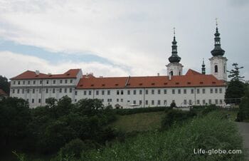 Strahovsky Monastery, Prague (Strahovsky klašter): library, gallery, brewery, panoramic gardens, churches