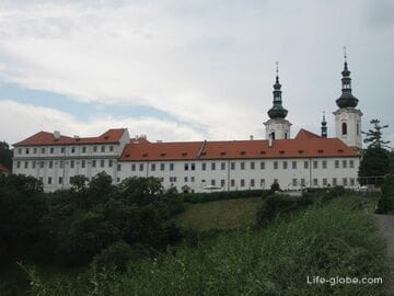Страговский монастырь, Прага (Strahovsky klašter): библиотека, галерея, пивоварня, панорамные сады, церкви