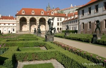 Вальдштейнский сад и дворец, Прага (Valdštejnsky zahrada, palac): посещение, фото, сайт, описание