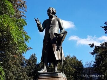 Monument to I. Kant in Kaliningrad - a copy on a historical pedestal