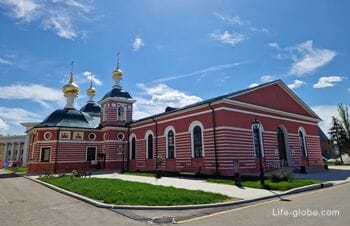 Манеж с Никольской церковью в кремле Нижнего Новгорода