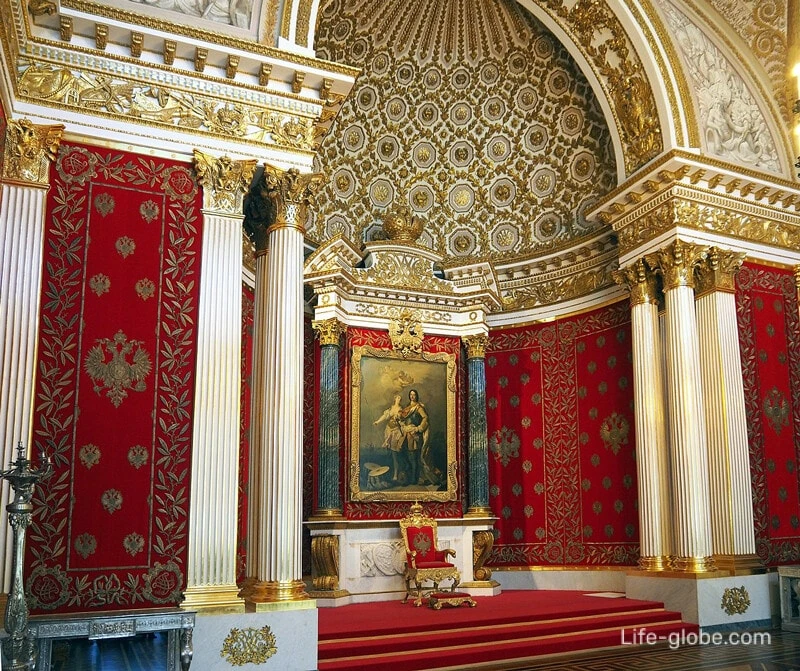 visit winter palace st petersburg