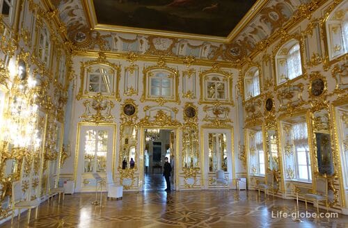 A tour through Russia's opulent Peterhof Palace and Gardens