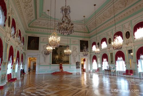Grand Peterhof Palace / Peterhof State Museum-Reserve