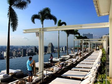 Отель Marina Bay Sands в Сингапуре - знаменитая Небесная лодка с бассейном на крыше, 5 звезд