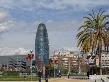 Башня Глориес или башня Агбар в Барселоне (Torre Glòries)