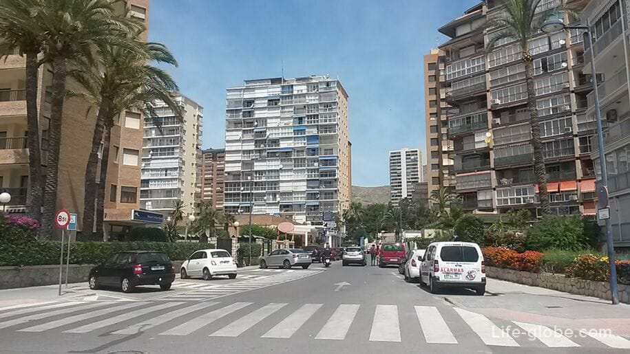 Улицы Бенидорма, Испания фото