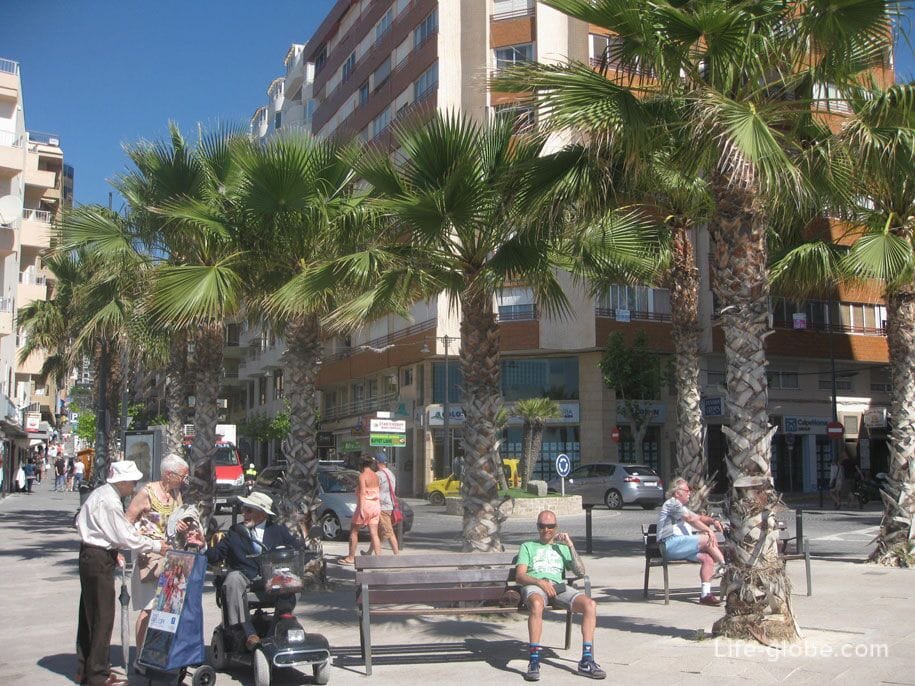 Promenade in Calpe, Arenal Beach