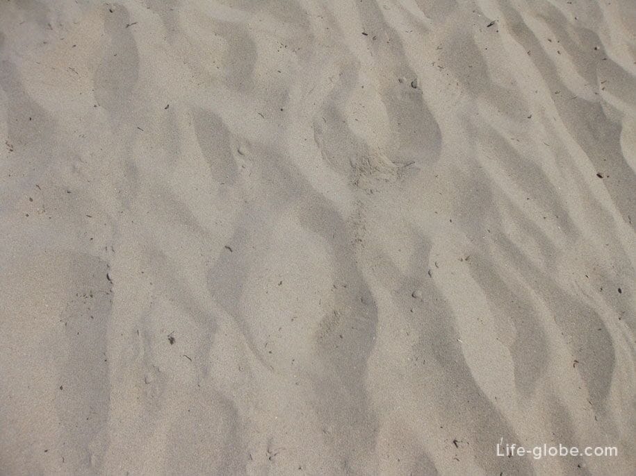 Sand on the beach of La Fossa, Calpe