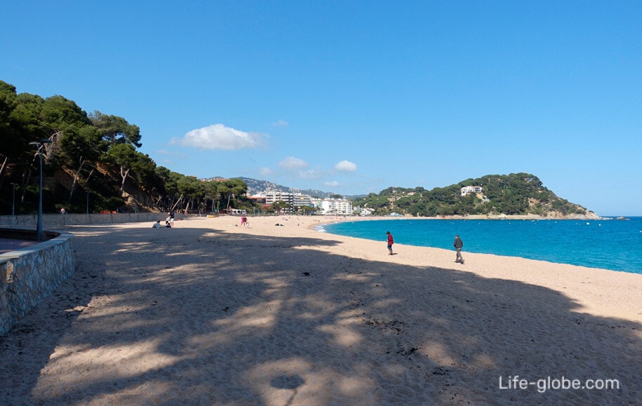 пляж феналс в льорет де мар Playa De Fenals второй по