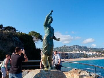 Скульптура «Жена рыбака» и смотровая площадка в Льорет-де-Мар (Dona Marinera)