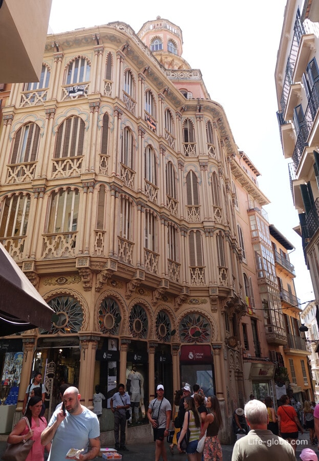 Building Can Corbella and Sant Domingo street, Palma, Mallorca