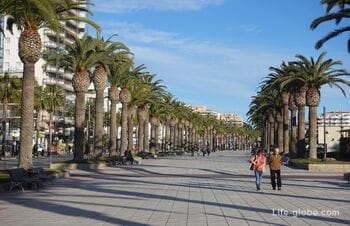 Boulevard of king Jaime I in Salou (Paseo Jaime I) - place for walking and relaxing