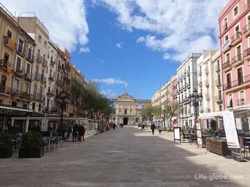 Font Square, Tarragona (Placa De La Font) - the central square of the city