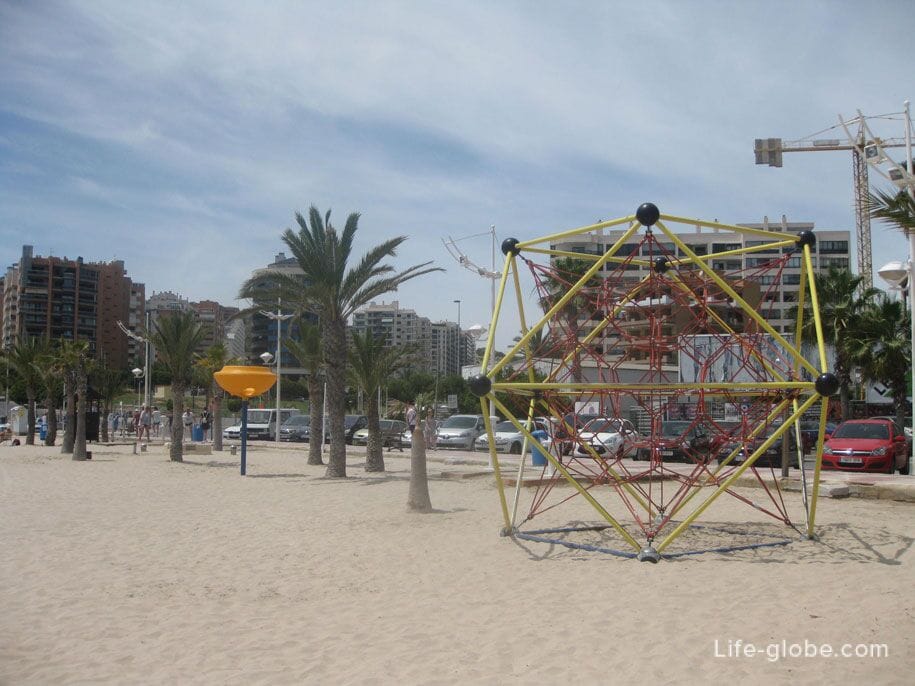 Детская площадка на пляже Финестрат, Испания