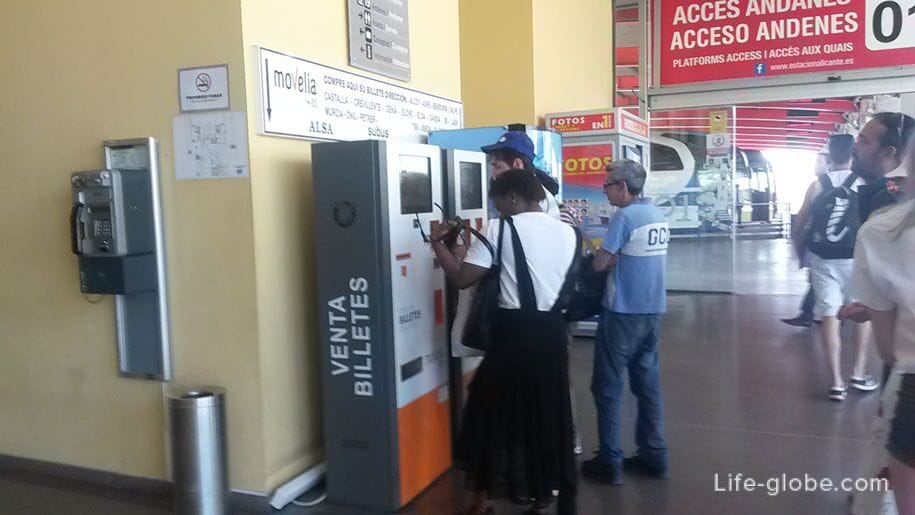 Ticket terminals at bus stations in Alicante