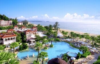 Phuket hotels, with and without beaches. Choose a hotel in Phuket (Bang Tao, Karon, Kata, Patong, etc.)