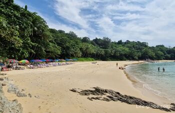 Laem Sing Strand, Phuket (Laem Singh Beach) - eine malerische Ecke von Phuket