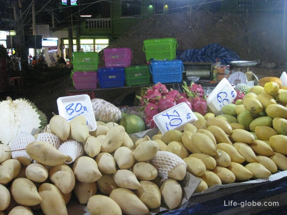Night Market Karon, Пхукет, фрукты